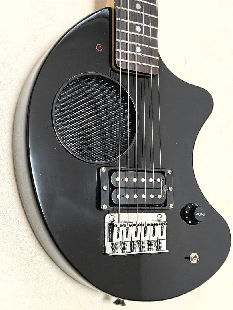 【新品同様！美品！】ZO-3 ブラック アンプ内蔵ミニギター 専用ソフトケース付