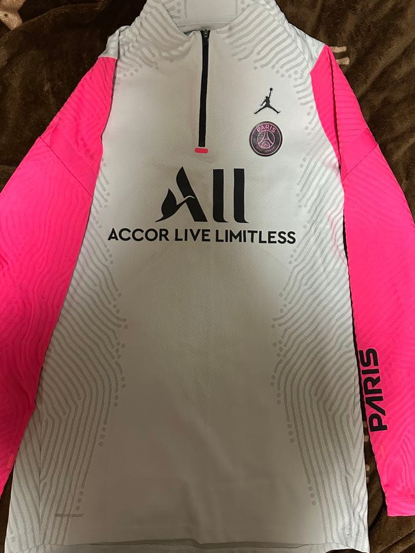 最終値下げ！ パリサンジェルマンヴェイパーニット上下セット