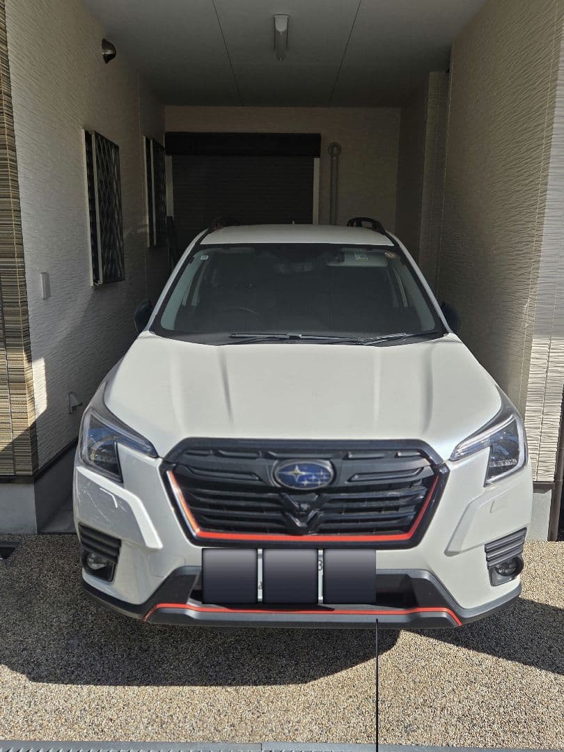 SUBARU　FORESTER　フロントグリル ブラック 取り付け用ネジ付き