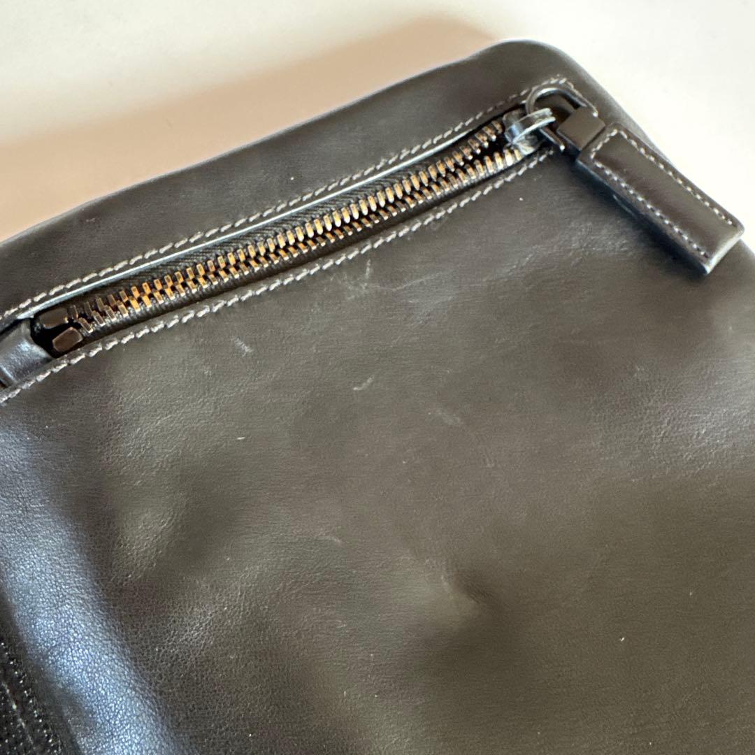 プラダ　レザーショルダーバック