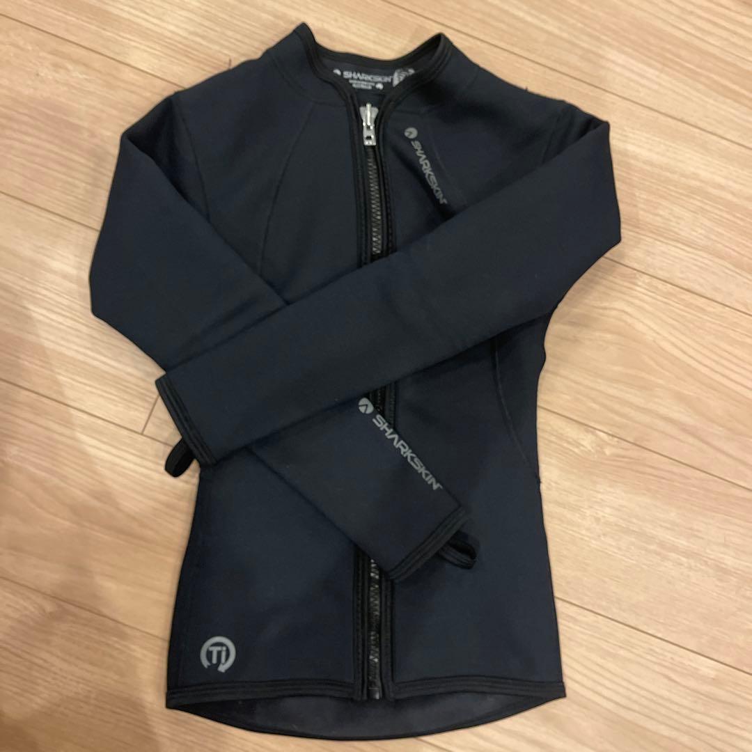 美品)レディース　チタニウムシャークスキン上下　MADE IN オーストラリア