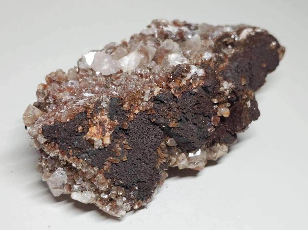 ヘマタイトインクォーツ 663g 水晶 フローライト 原石 鑑賞石 自然石 鉱物