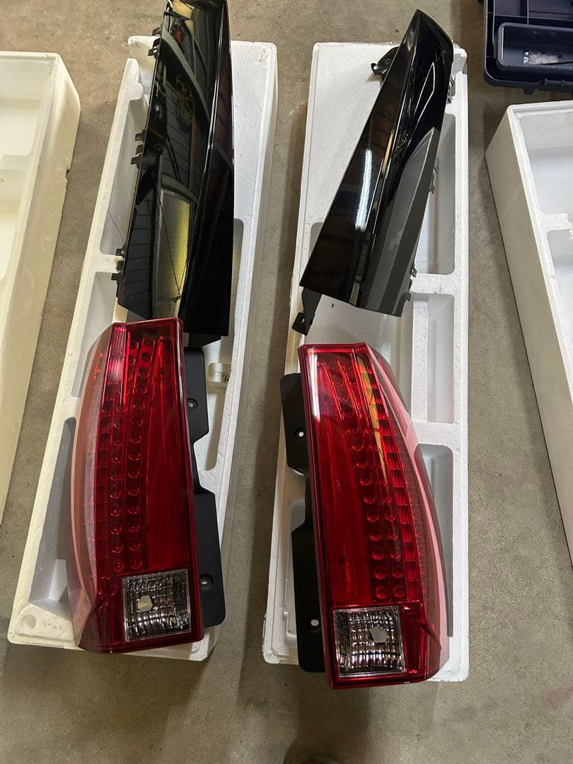 07エスカレード テールランプ