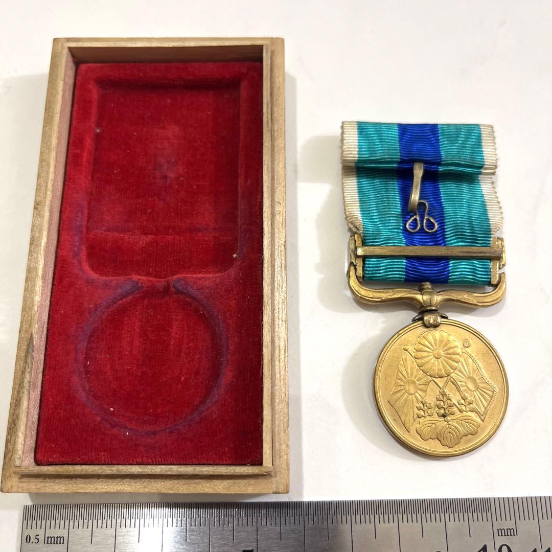 明治三十七八年従軍記章、明治期 海軍 桐箱付き 微章 勲章 記章 大日本帝国