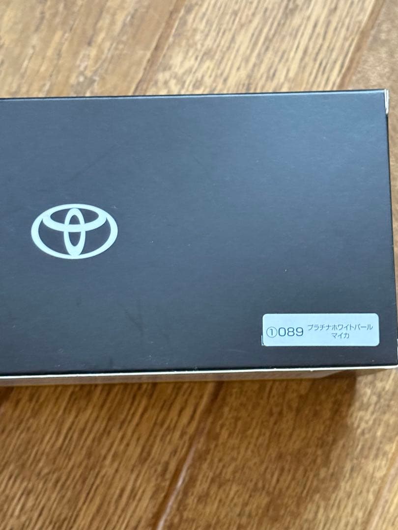 新型カローラクロス2025カラーサンプルプラチナホワイトパールマイカ1/30新品