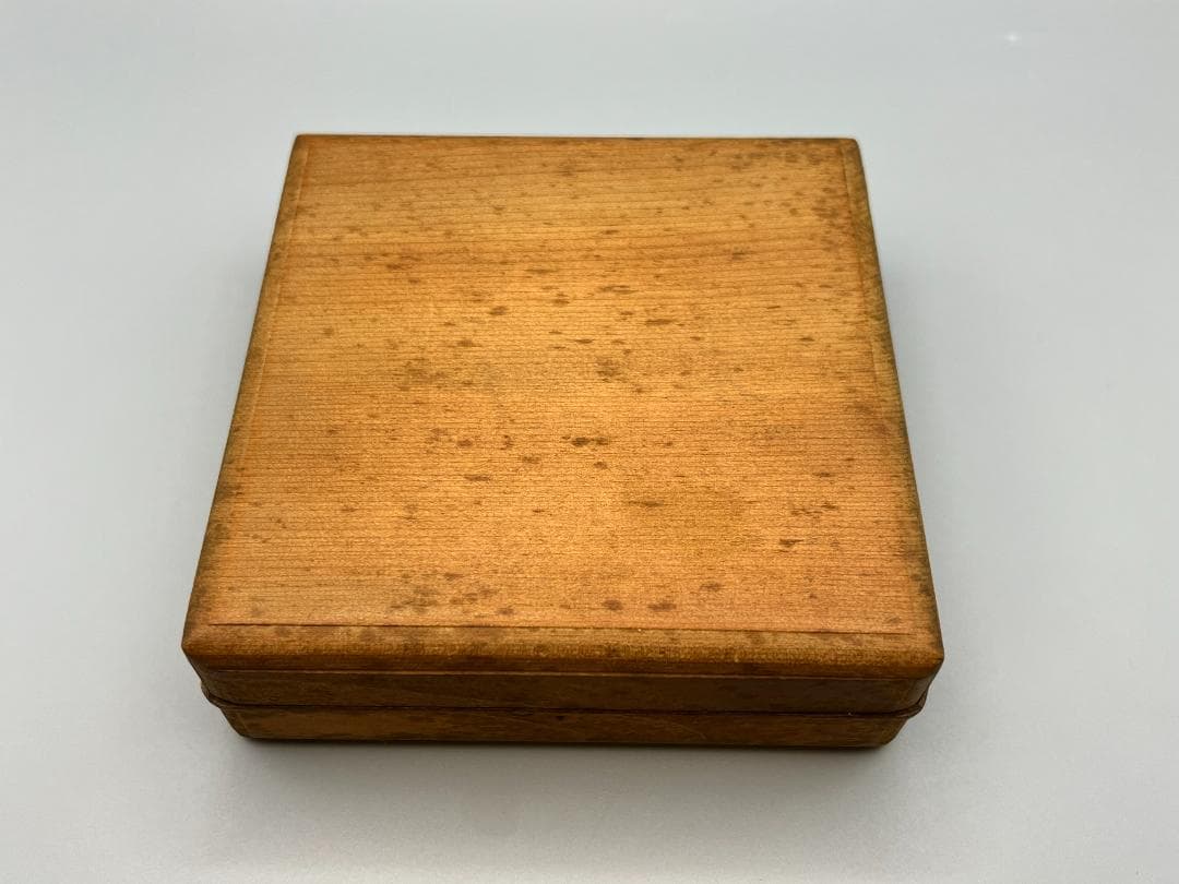 【海】室町時代　大振り　鉄地　桐花透　甲冑師鍔　鐔　銀枠　刀装具　専用箱付