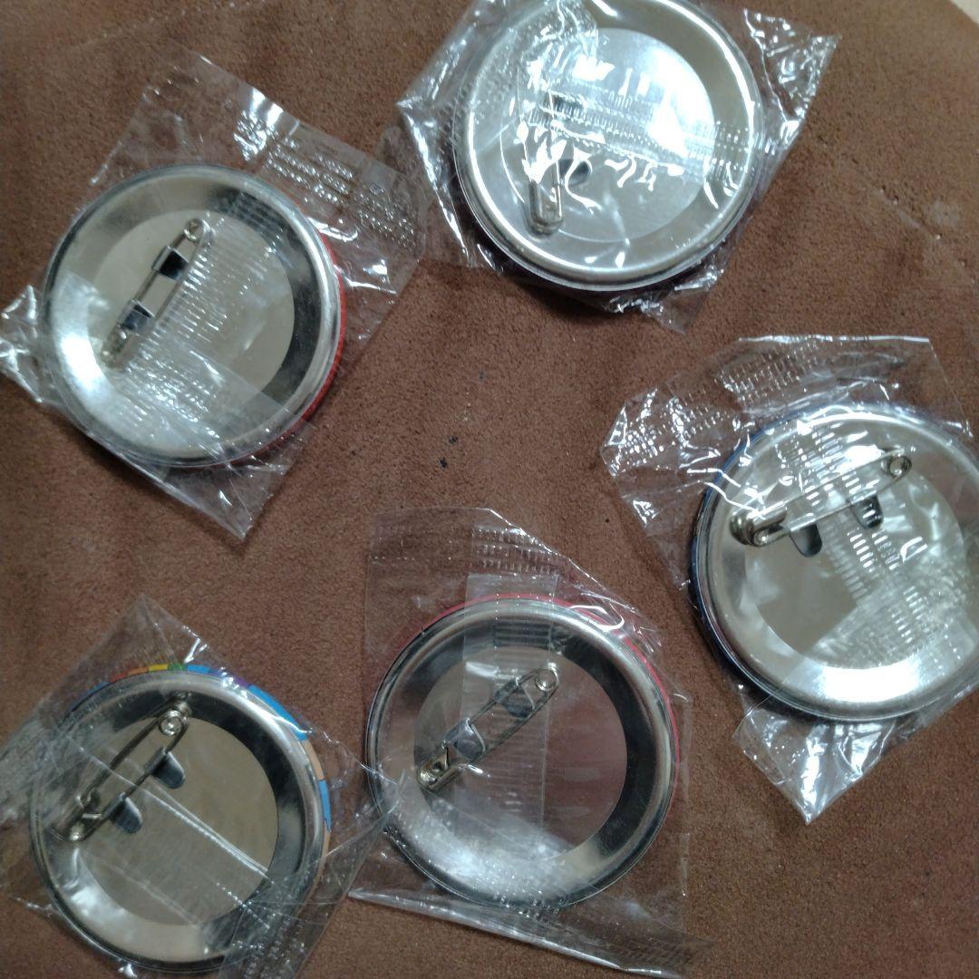 クレヨンしんちゃん　レトロ　缶バッジ