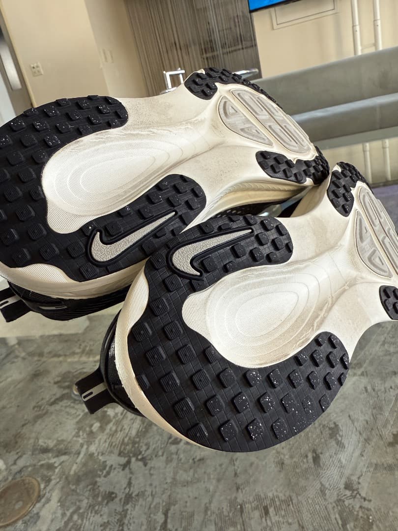 お買い得 1.6万購入2025年最新 NIKE Vomero ボメロ BLACK