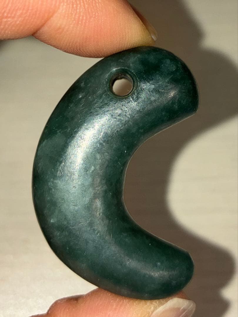 勾玉　翡翠　ヒスイ　縄文弥生期　出土品　宝石