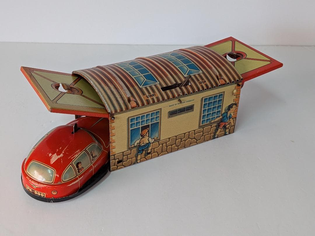 値下げ！ブリキのおもちゃ ミステリーカー 赤色 箱付き　レア物