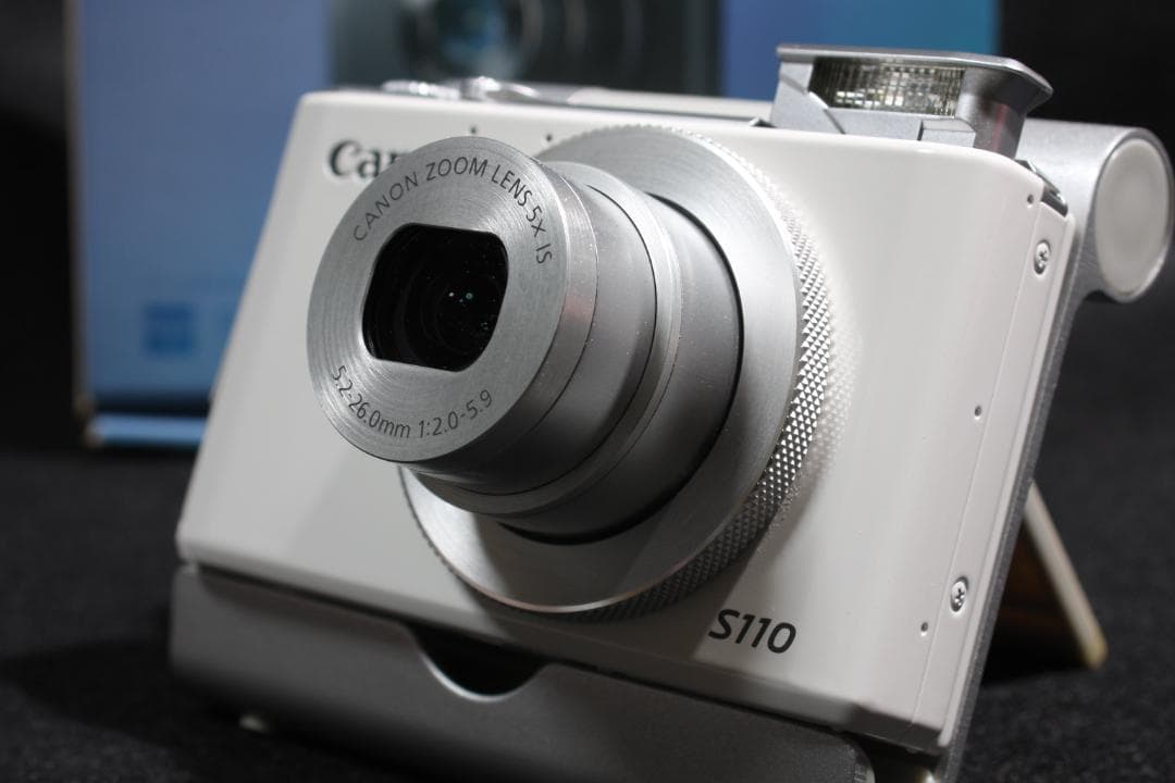 Canon PowerShot S110 ホワイト 本体と付属品