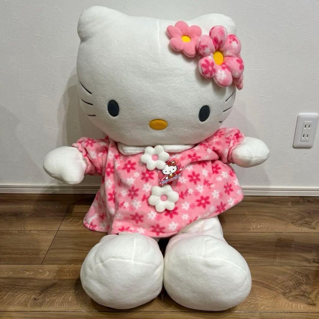 サンリオ ハローキティ フリースパジャマ 花柄　 ぬいぐるみ