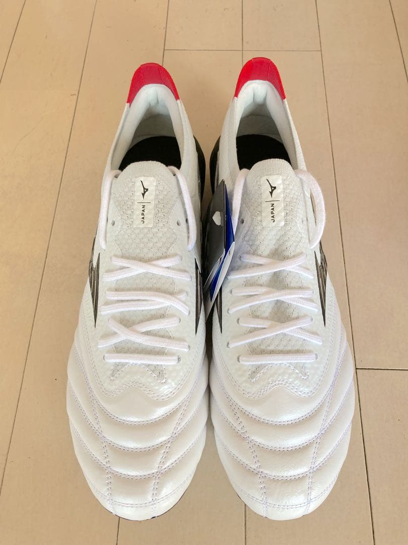 モレリアネオ4βジャパン　白　25.5㎝　新品。