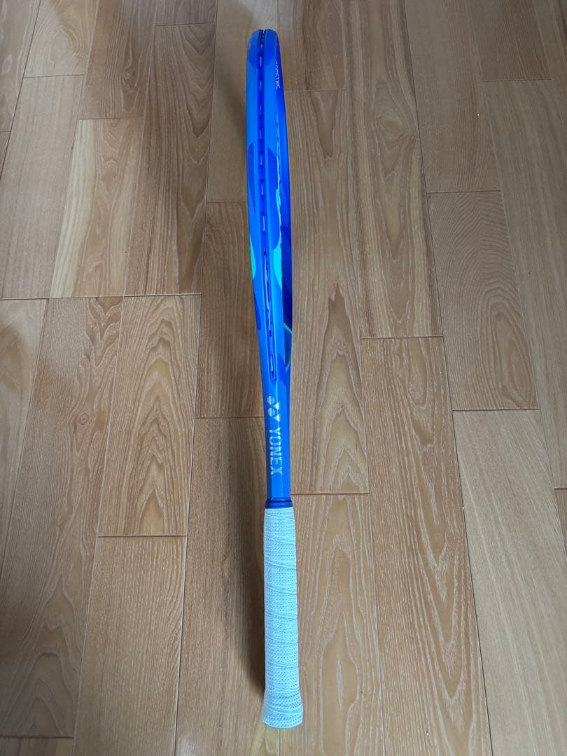 新品同様　現行モデル ヨネックス Eゾーン 100Ｌグリップ2