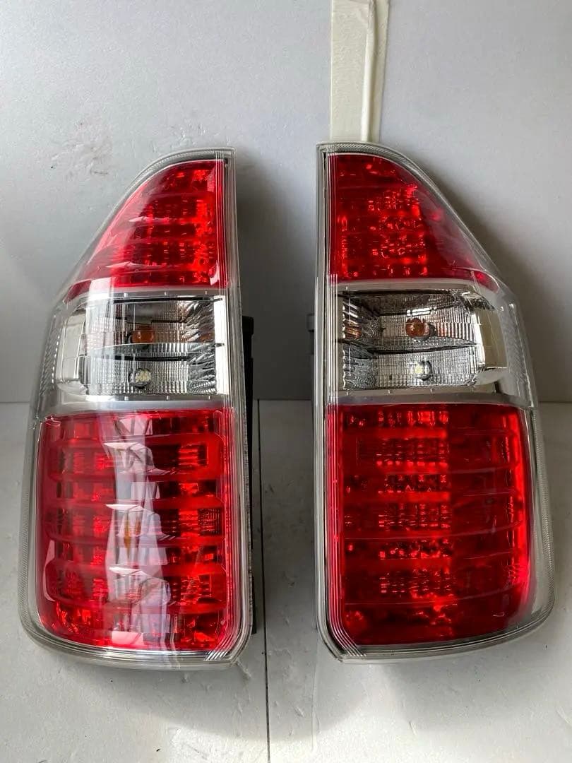 トヨタ ノア 70系 後期 純正 LED テールランプ 左右セット
