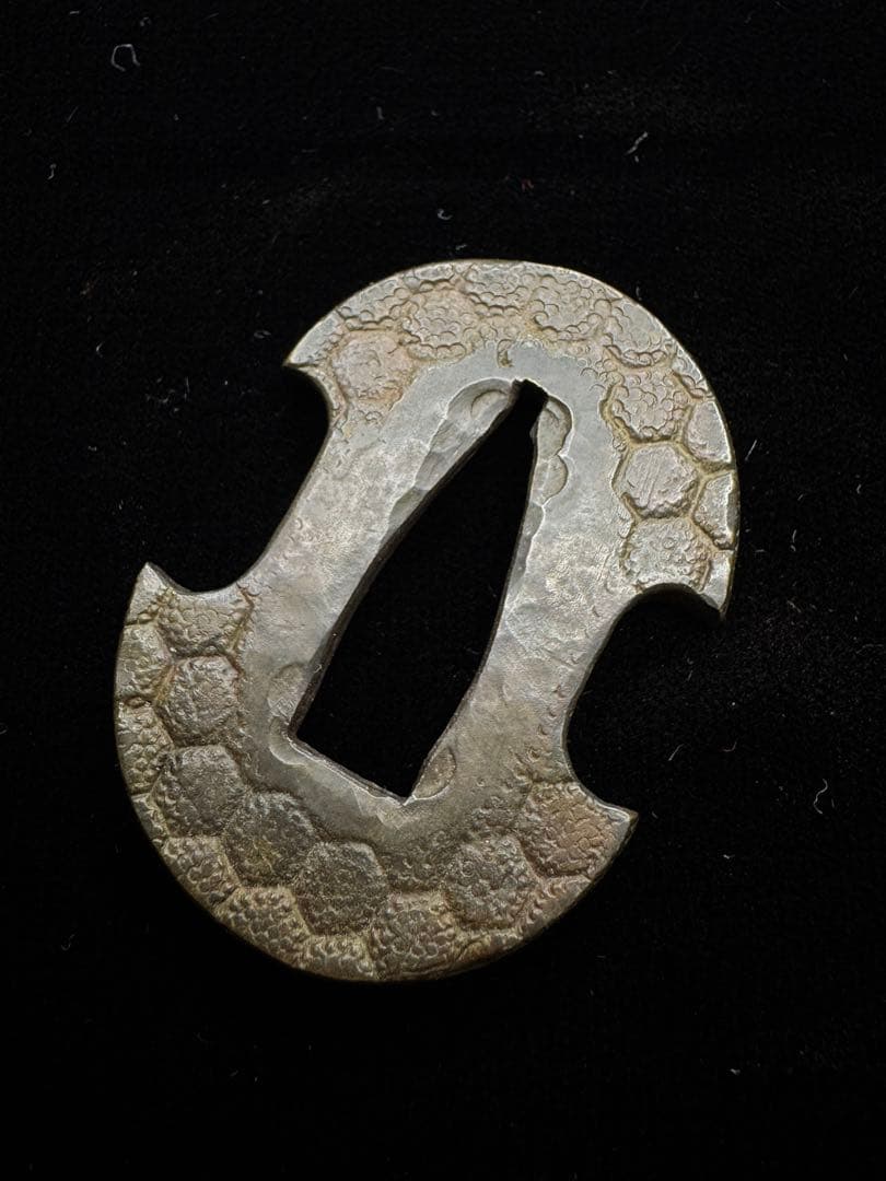 無銘 鉄地 亀甲文図鍔 日本刀 刀装具 骨董 古美術 江戸時代 時代物