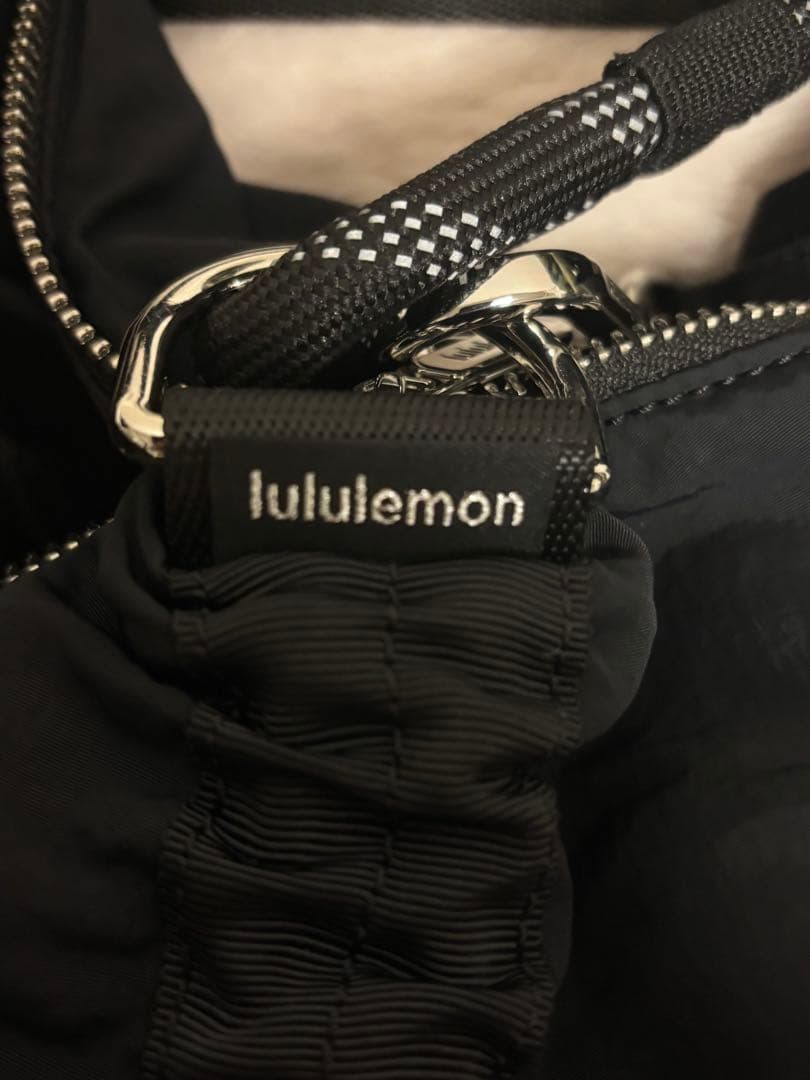 Lu Lu Lemon ボディーバック