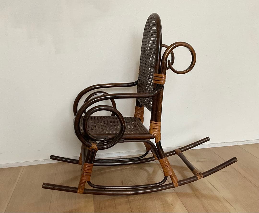 アンティーク　子供用ラタンロッキングチェア　籐　椅子　飾り台　古道具