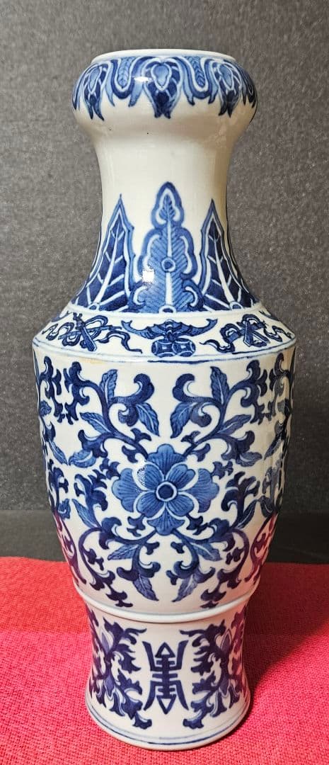 中国古美術　中国古陶磁　大清乾隆年製款　青華青花　花唐草文　丸口　瓶　罐　花入れ