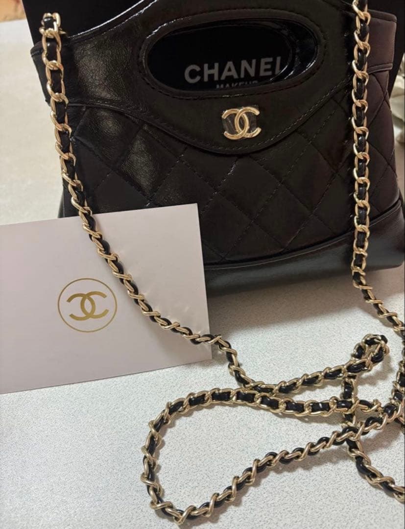 CHANEL ブラック キルティング バッグ　シャネル　ショルダーバッグ