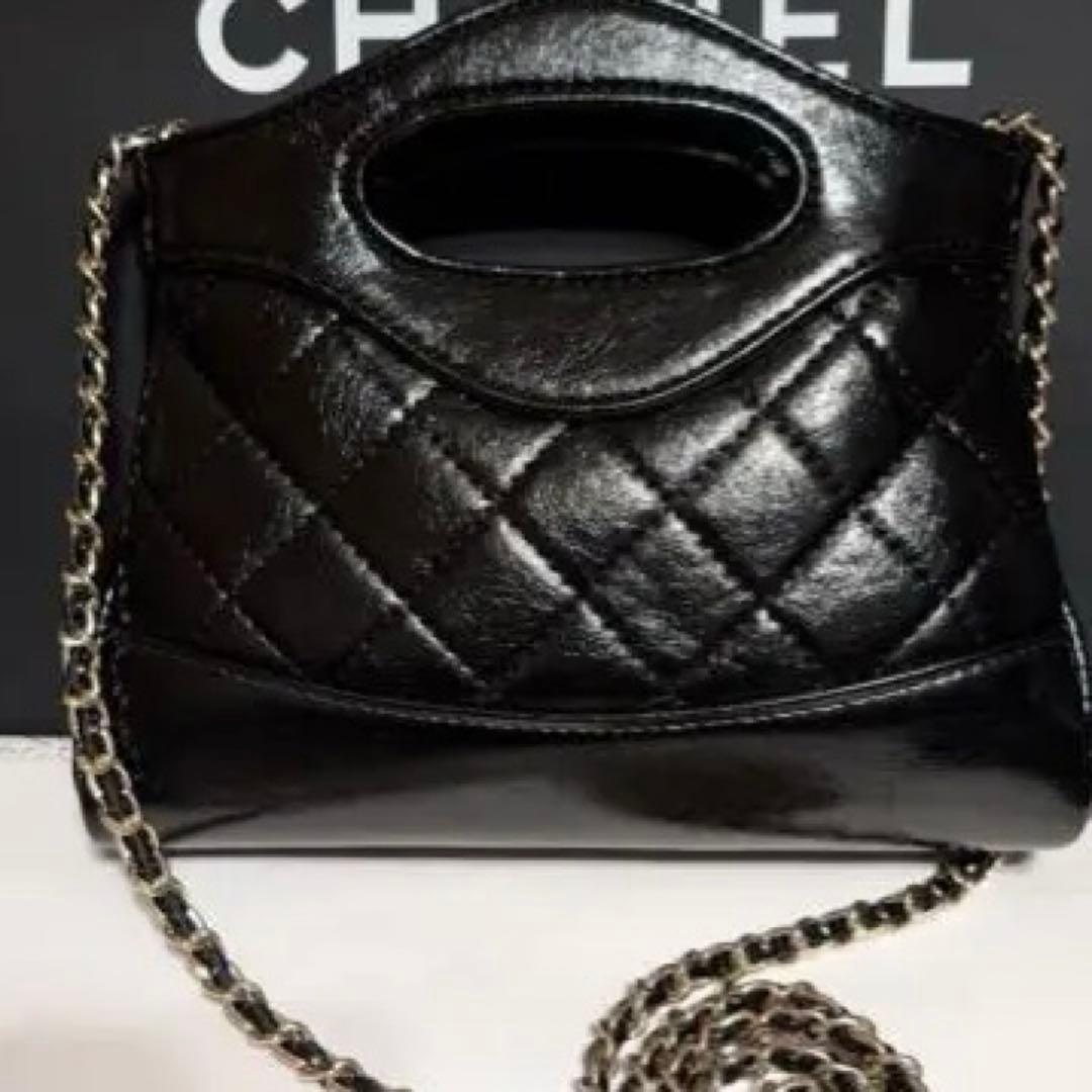 CHANEL ブラック キルティング バッグ　シャネル　ショルダーバッグ