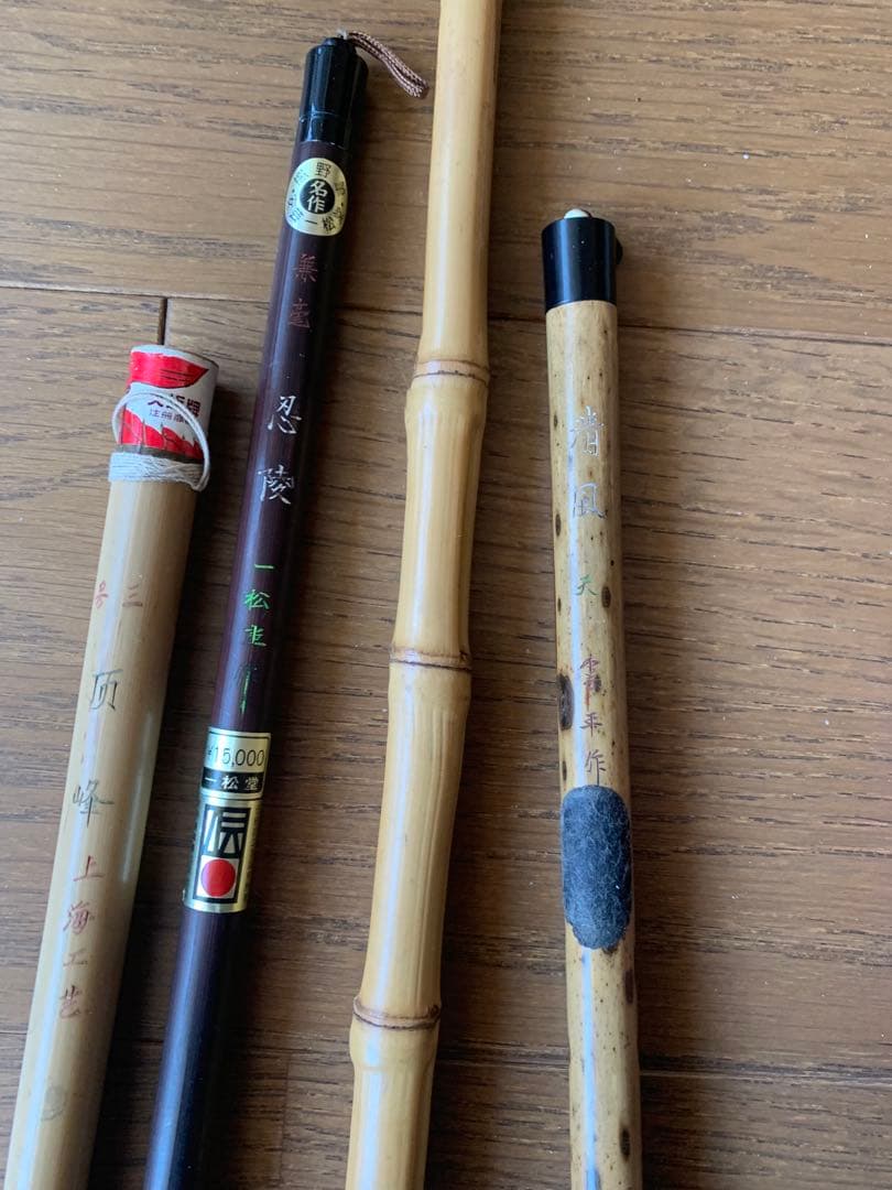 使用中の羊毛筆4本