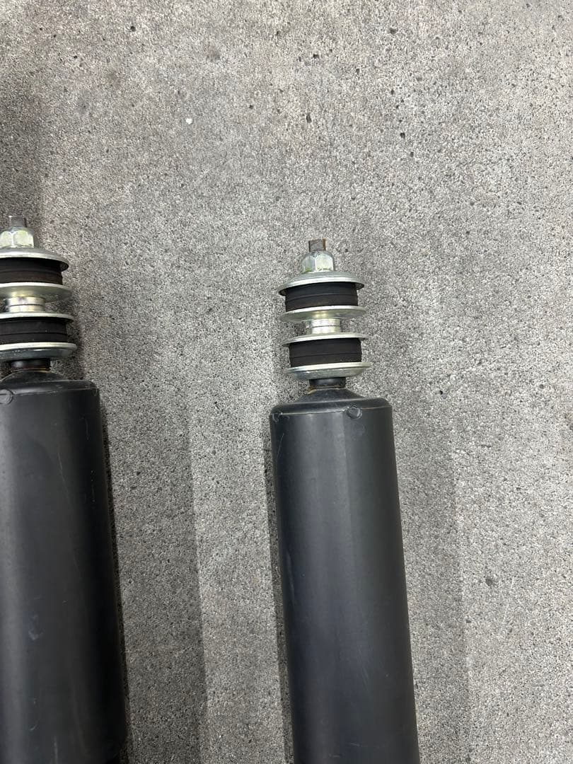 ハイエース200系7型ショックアブソーバーセット2023年5月新車外し4本セット