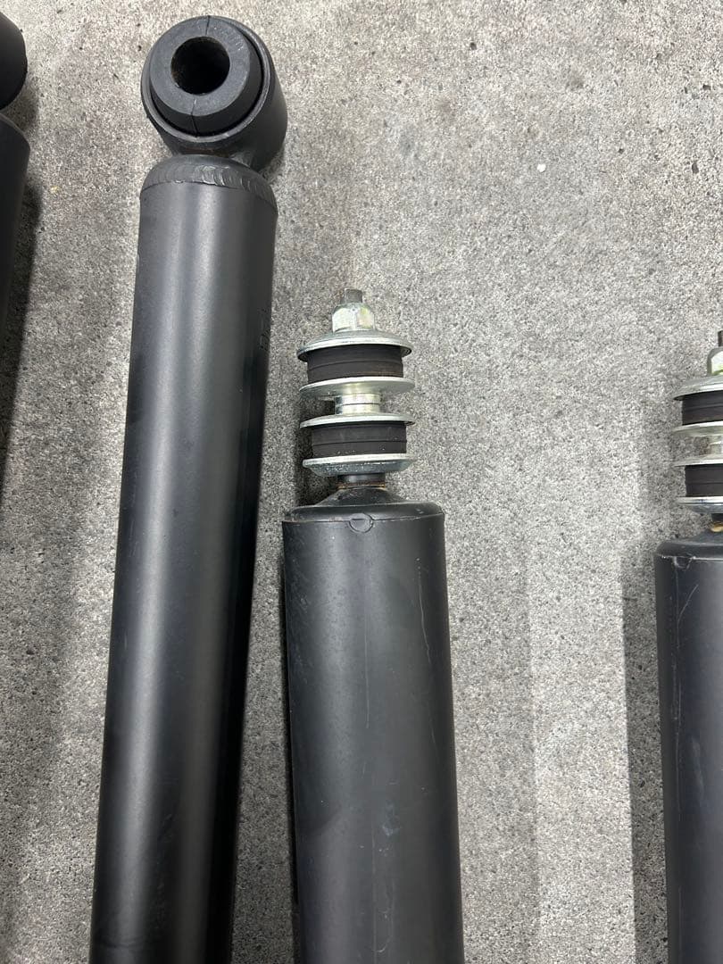 ハイエース200系7型ショックアブソーバーセット2023年5月新車外し4本セット