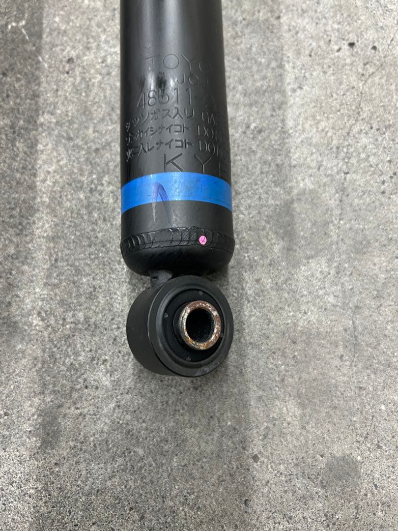 ハイエース200系7型ショックアブソーバーセット2023年5月新車外し4本セット