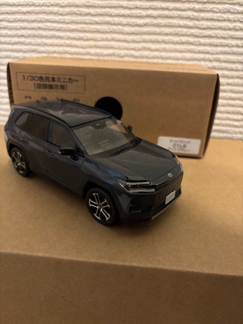 限定価格トヨタ 新型RAV4 ミニカー カラーサンプル マッシブグレー【非売品】