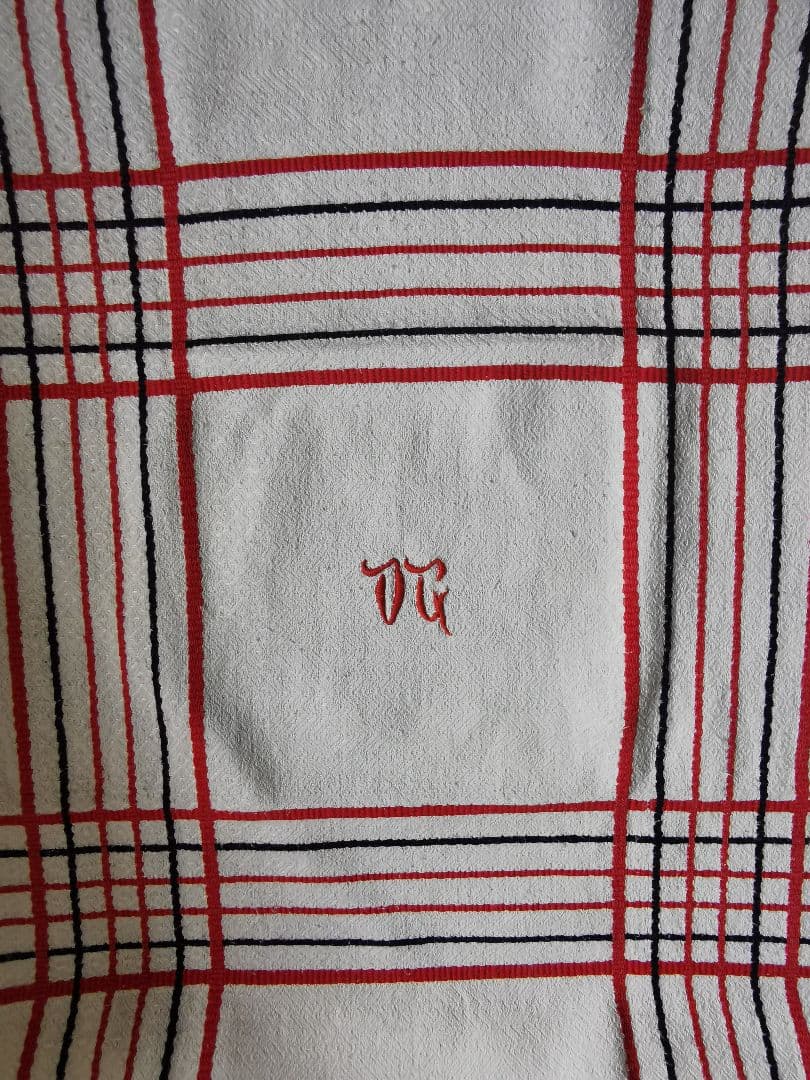 アンティークバスク織り緻密な織模様クロス 赤＆ネイビー イニシャル刺繍トーション