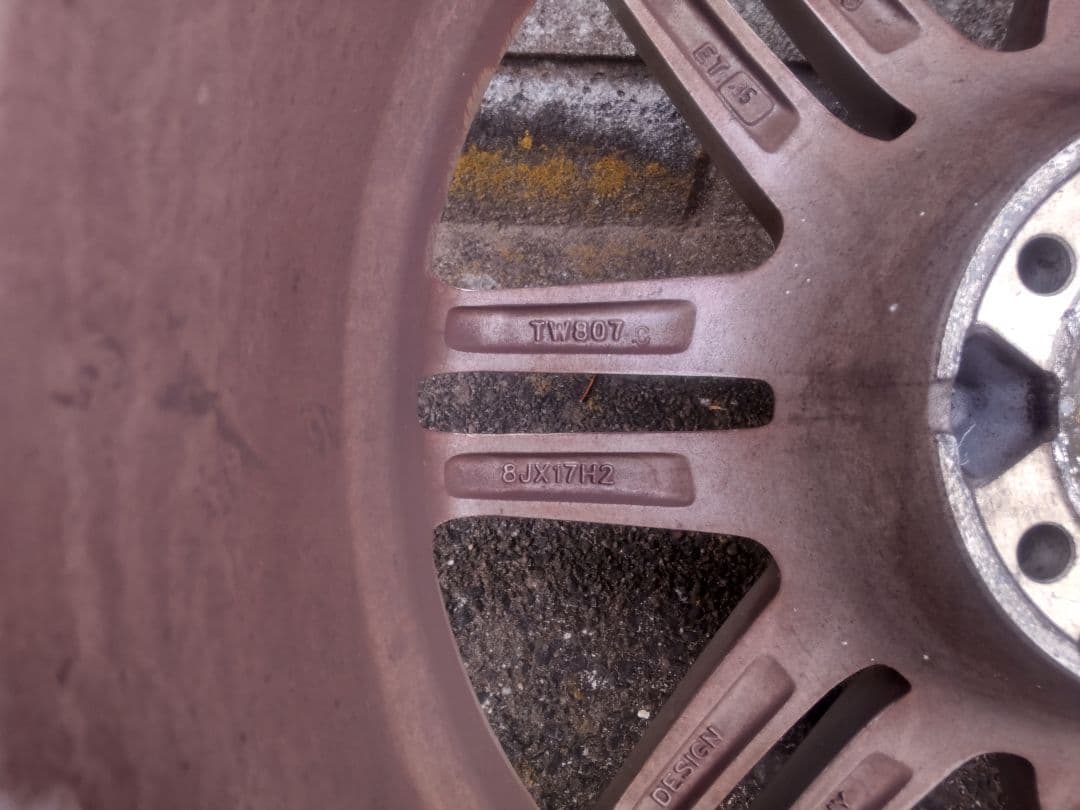 j*k様 メルセデスベンツ用スタッドレスタイヤ&ホィール４本の出品です。