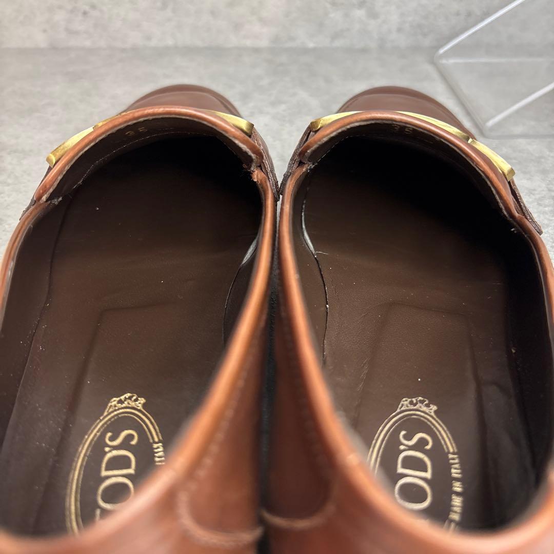 人気定番品！TOD’S トッズ ケイト レザー ローファー メタルチェーン