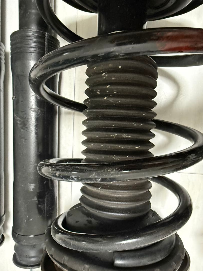 【Shinchan꙳★*様】30プリウス　前期　Sツーリング　サスペンション