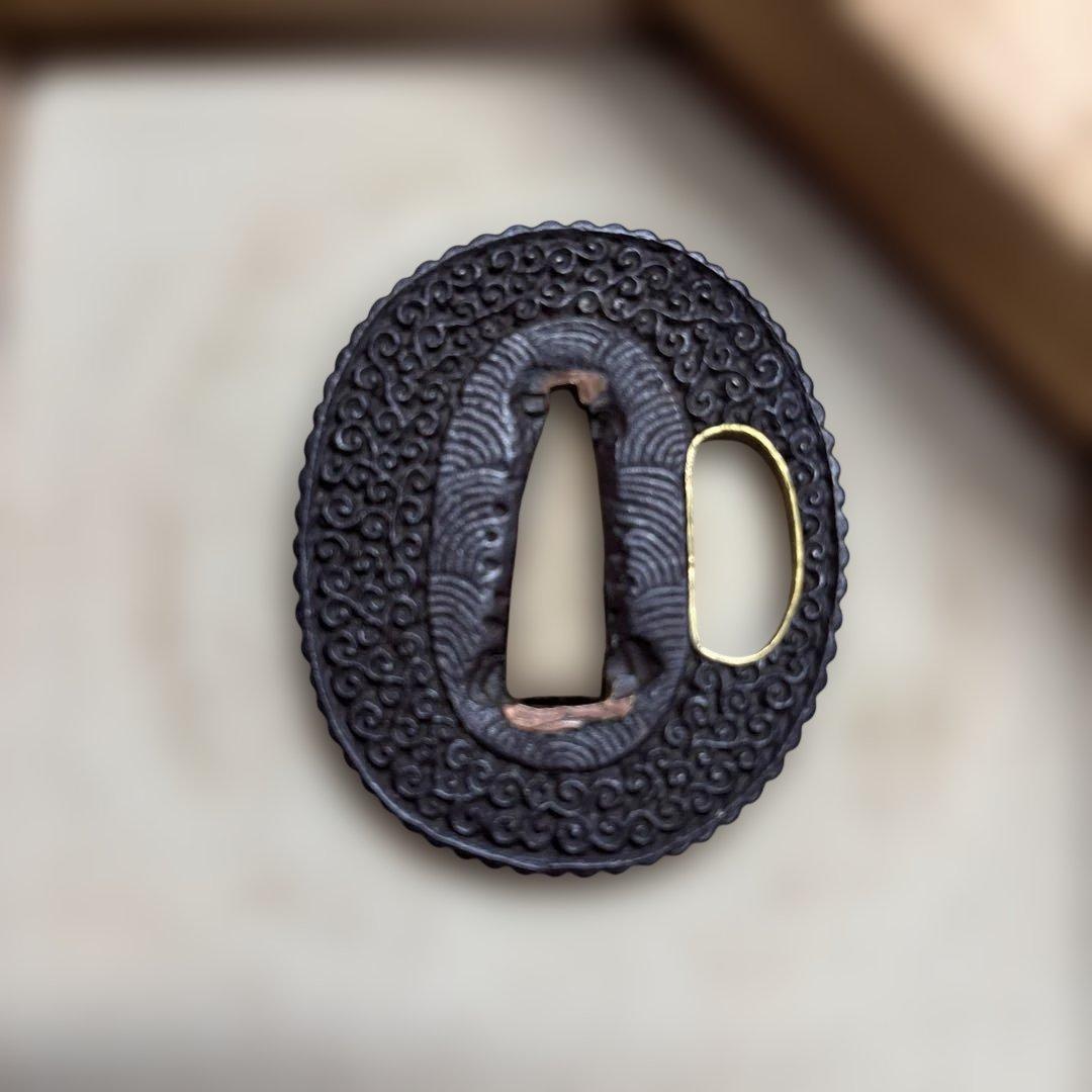 鉄鍔 波模様 木製ケース付き