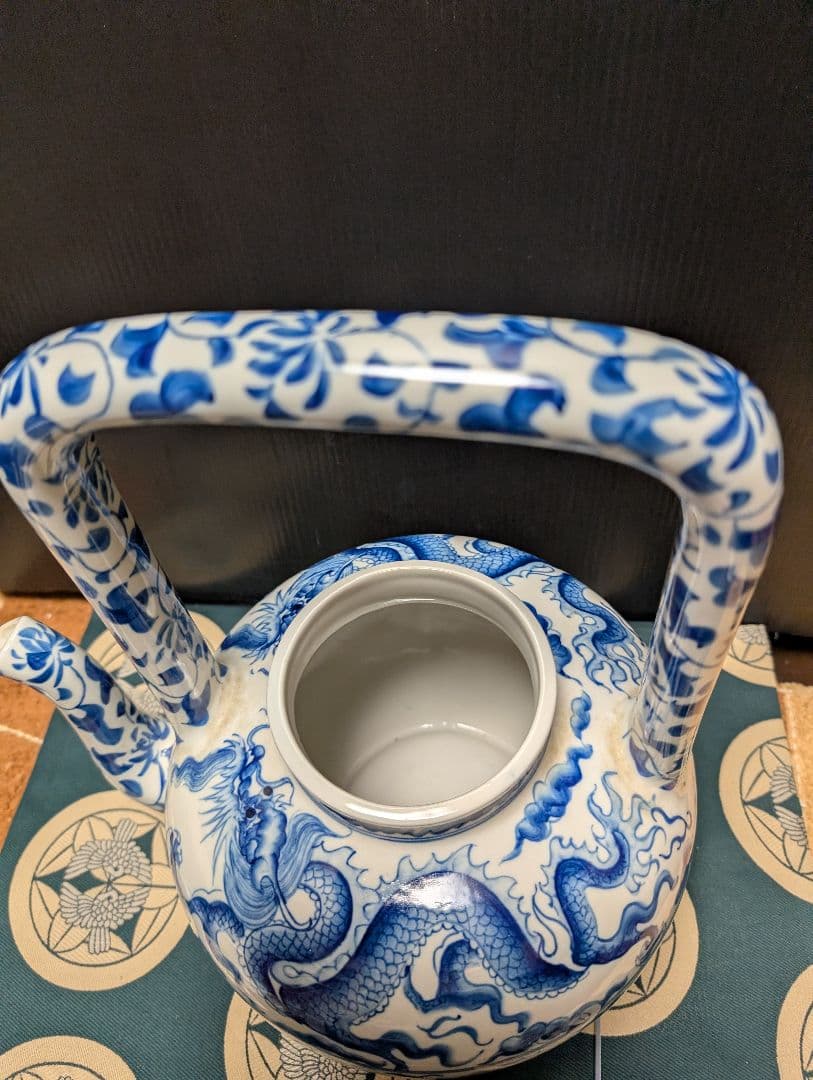 中国染付け青白磁ドラゴン水注アンティック