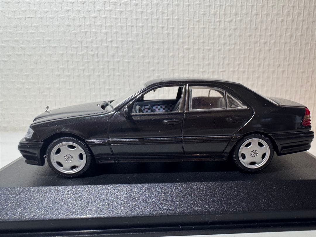MINICHAMPSブルーブラックセダン 1/43メルセデスベンツC36 AMG