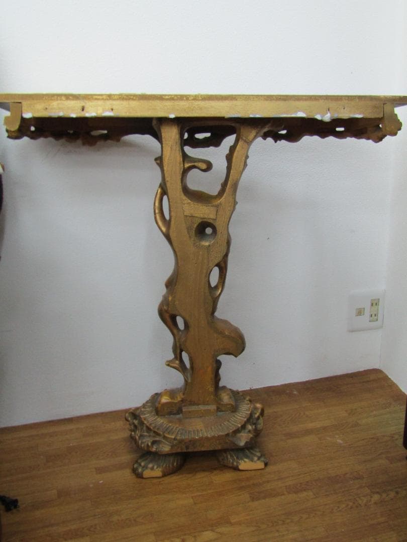 クラシック木製彫刻テーブル　アンティーク