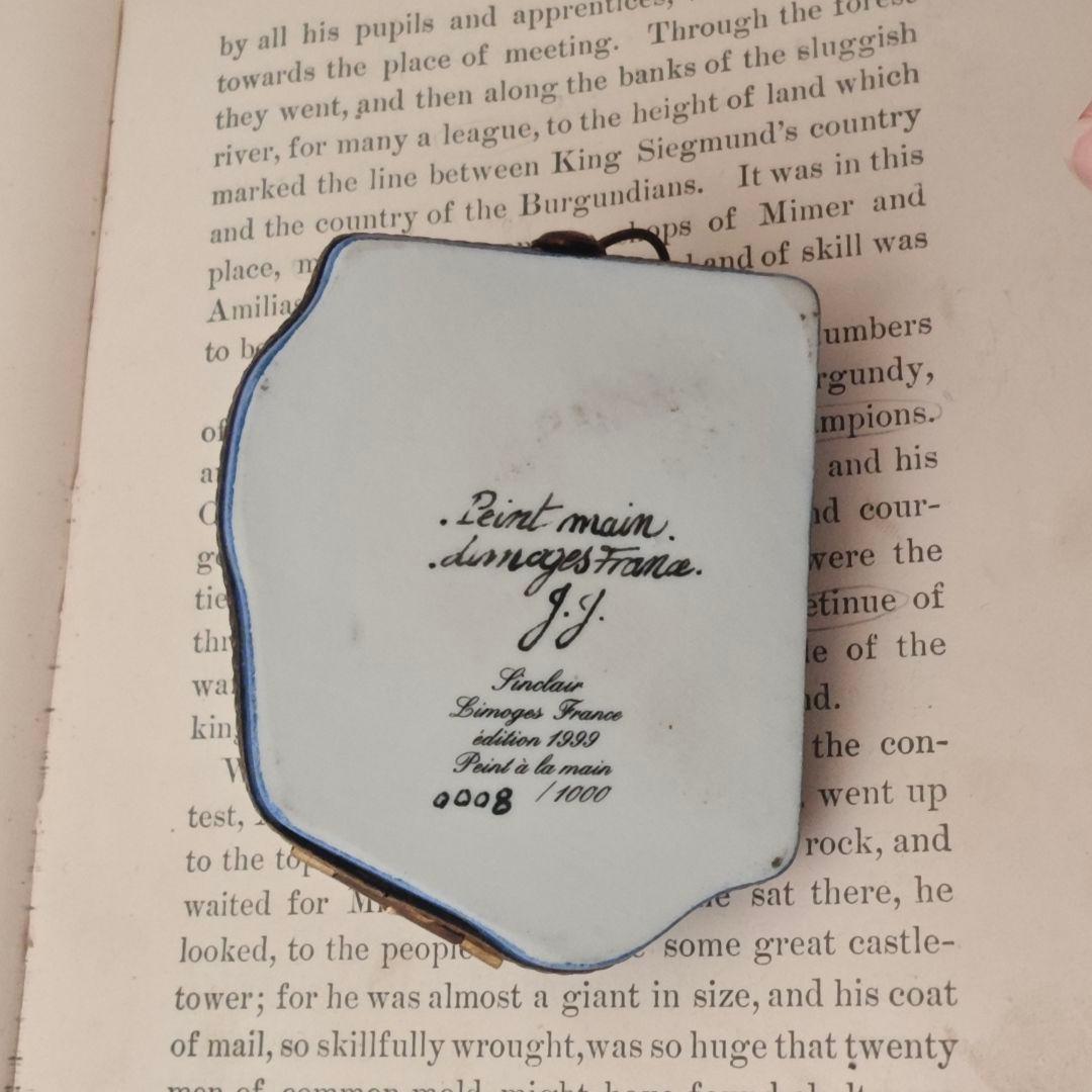 1999年個数限定リモージュボックス　アイロンとシャツ　フランス製　ミニチュア