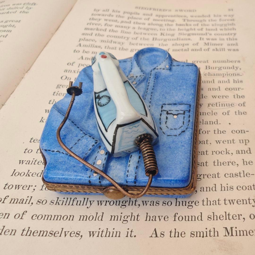 1999年個数限定リモージュボックス　アイロンとシャツ　フランス製　ミニチュア