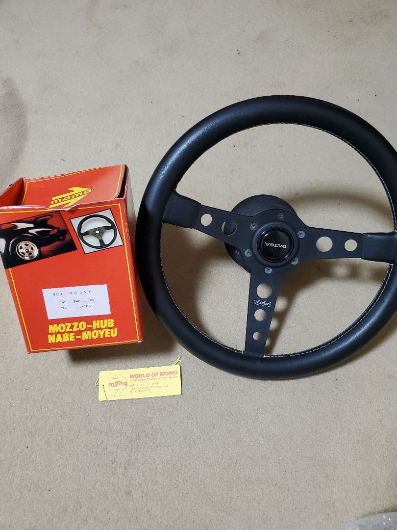 VOLVOボス付きMOMO ステアリングホイール