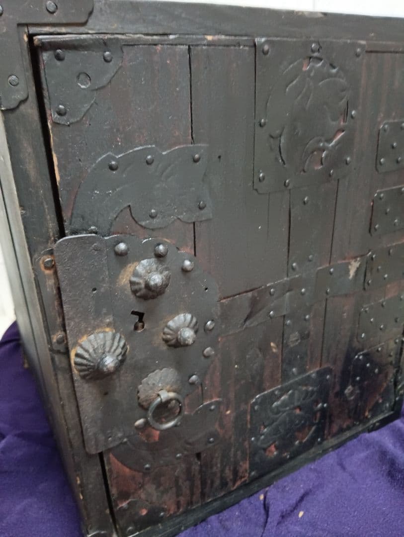 江戸時代後期幕末頃〜明治時代前年期頃讃岐國蔵出時代古鉄金具付木製船箪笥当時物