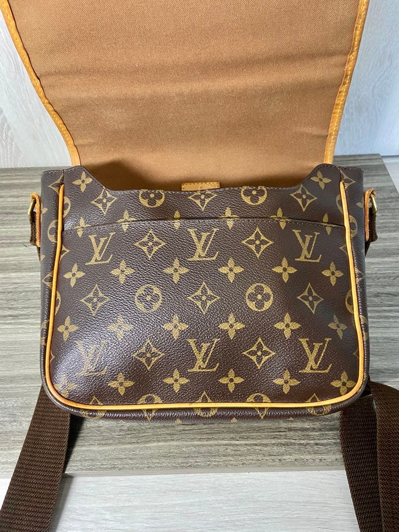 ルイヴィトン　モノグラム　ボスフォール　メッセンジャーバッグ　M40106