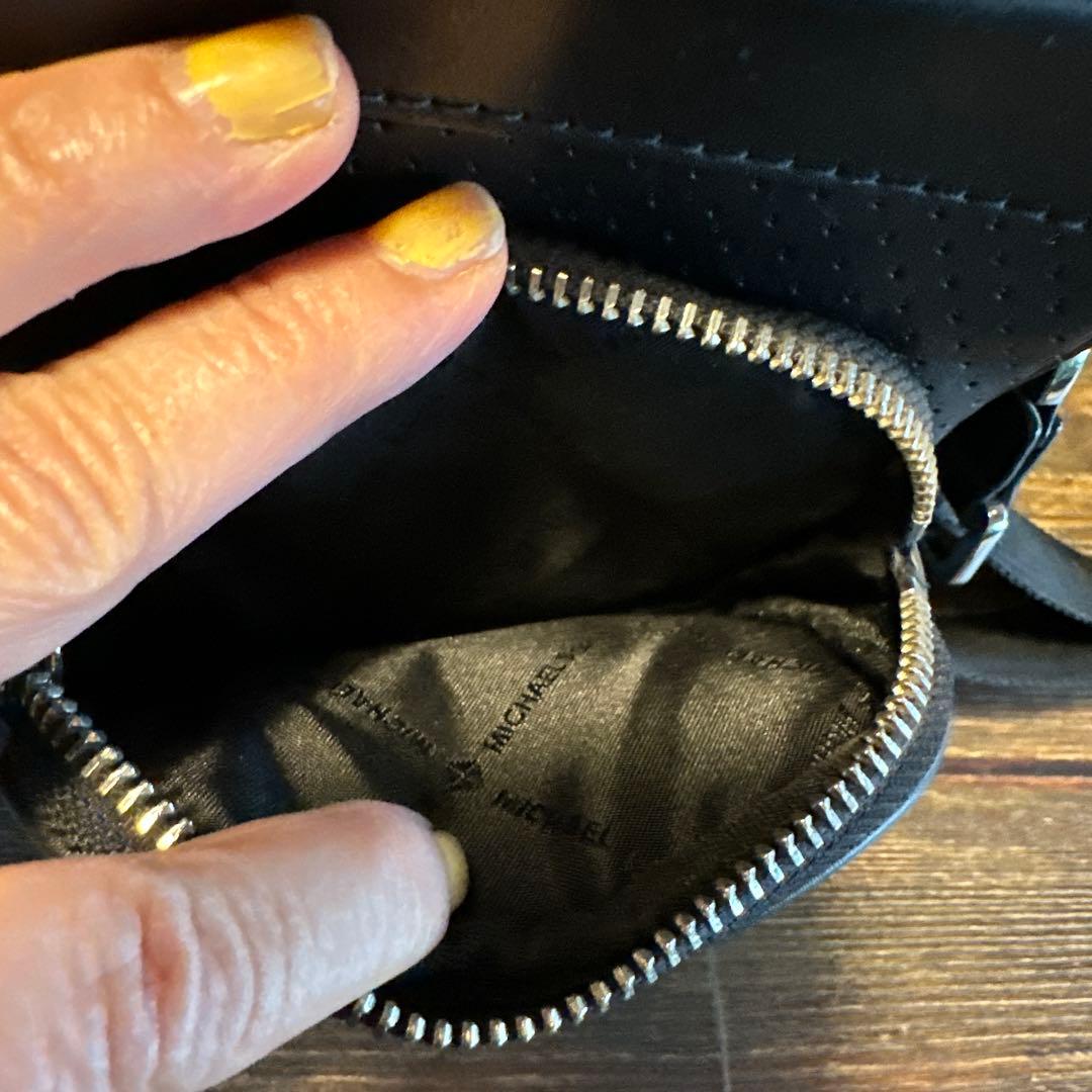 マイケルコース　ショルダーバッグ　ボディバッグ　斜め掛け　メンズ　レディース　黒