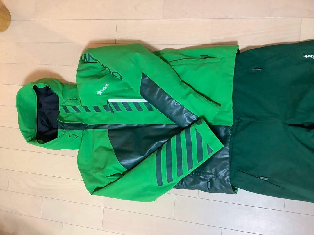 グリーンスキーウェア 防水素材 フード付き