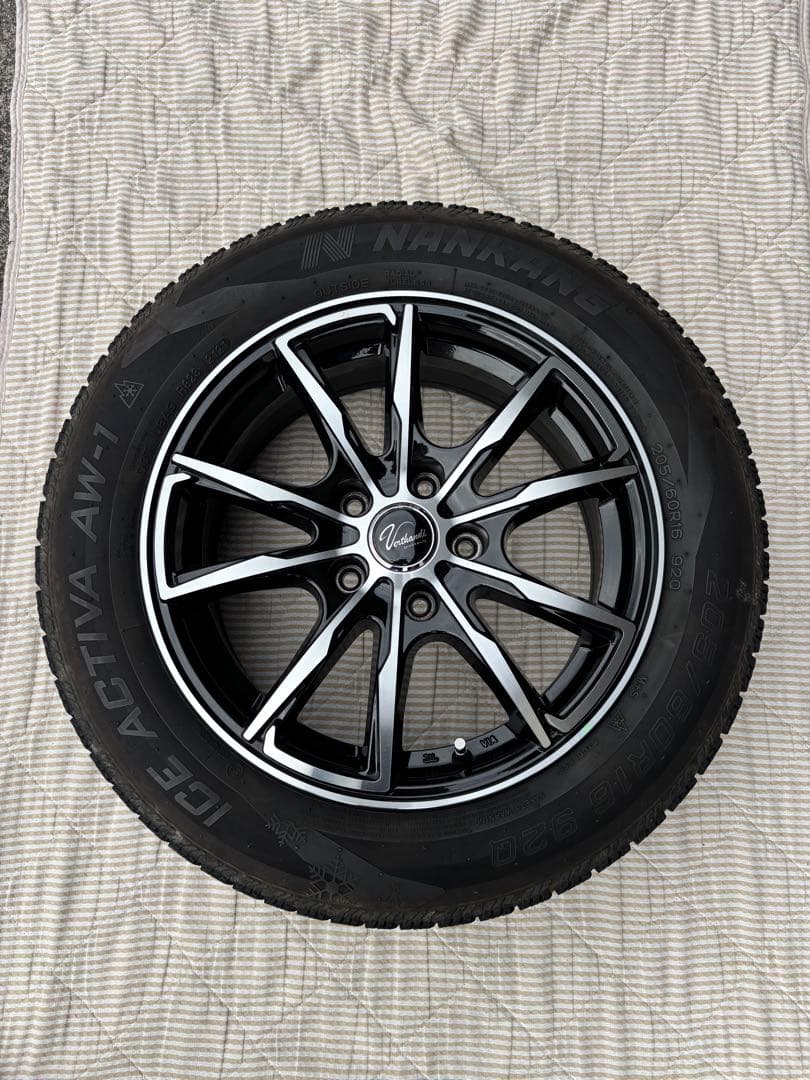 ホィール付スタッドレスタイヤ　205／60／R16 3番