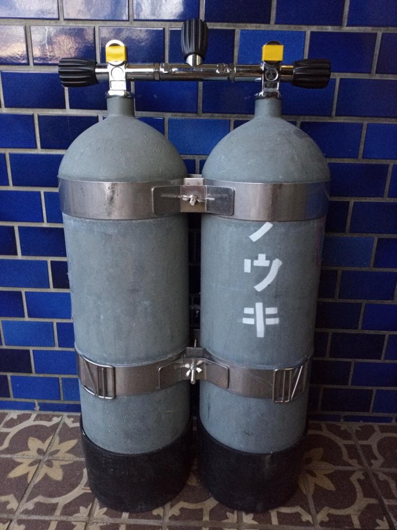 スキューバダイビング　メタリコン　ダブルタンク１４L x2　耐圧2026/6まで