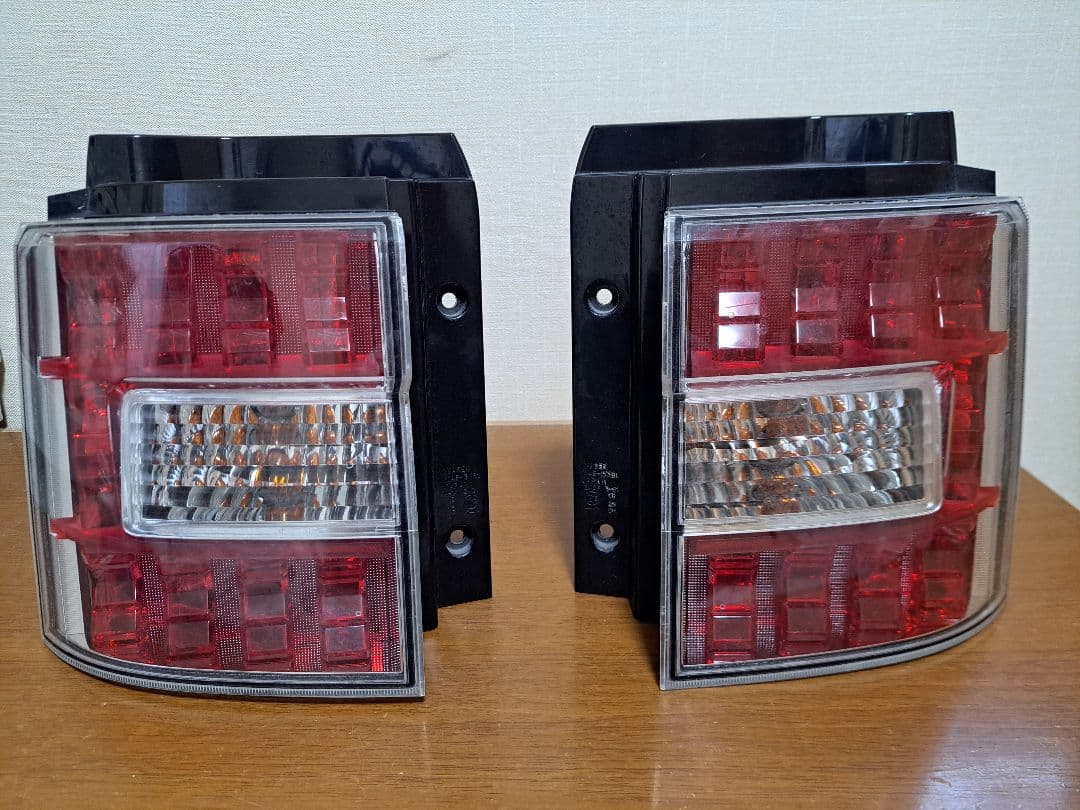 前期型デリカd5 テールランプ