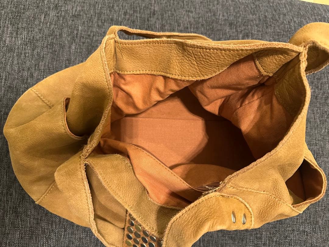 TRES スタッズ付きブラウントートバッグ