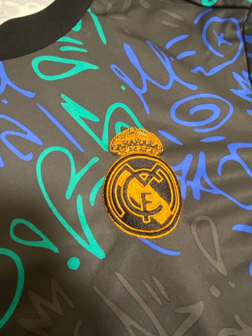【adidas】Real Madrid 2021年プラクティスシャツ